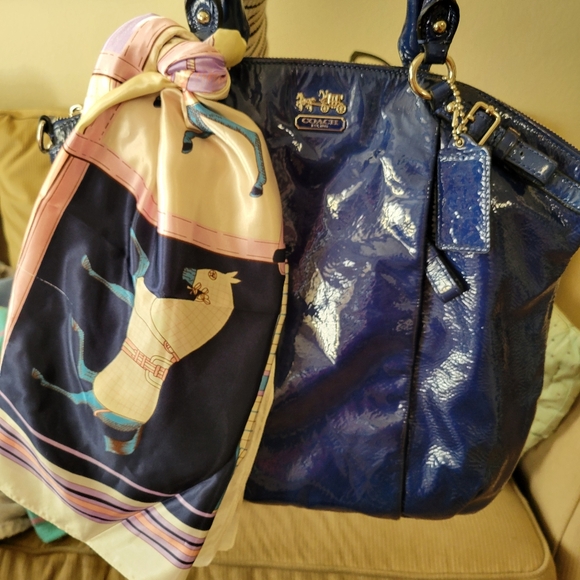 **RARE AND IMPOSSIBLE TO FIND** Cobalt Patent Coach Lindsay - Picture 9 of 11